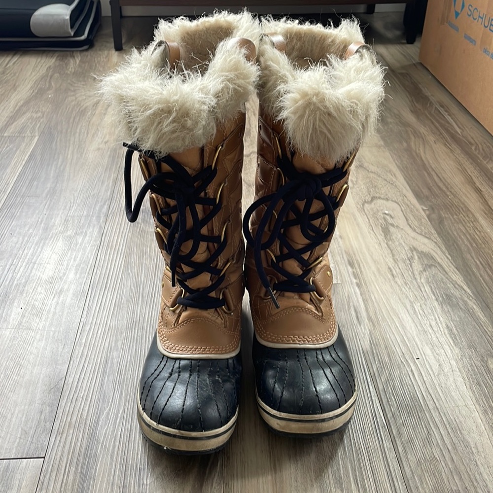 Size 7 Sorel Joan of Arctic Boots - Winter Boots